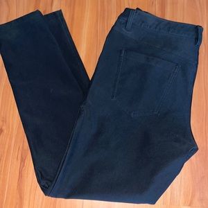 Lululemon tech canvas black. Slim fit.